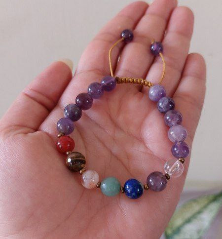 دستبند هفت چاکرا و آمتیست