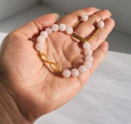 دستبند پلاک بینهایت و سنگ رزکوارتز