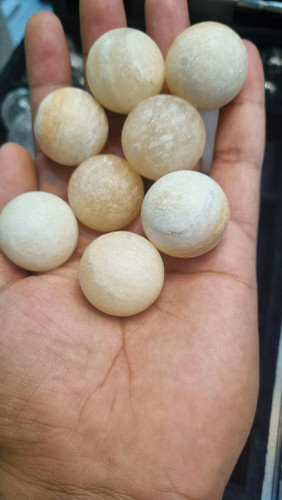 گوی سنگ نمک کوچک